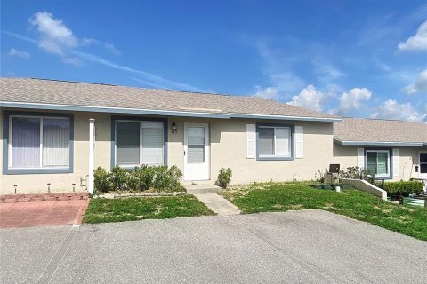Condo in Winter Haven, Florida, 2 bedrooms  № 1820450 - photo 1