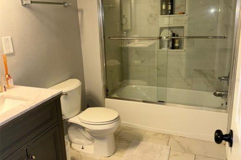 Casa en alquiler en Orlando, Florida, 4 dormitorios, 185.8 m2 № 1916795 - foto 20