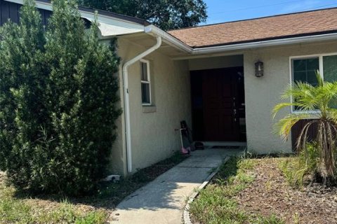 Casa en alquiler en Orlando, Florida, 4 dormitorios, 185.8 m2 № 1916795 - foto 1