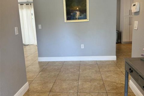 Casa en alquiler en Orlando, Florida, 4 dormitorios, 185.8 m2 № 1916795 - foto 4