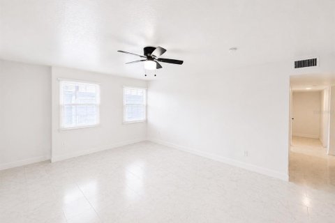 Condominio en alquiler en Orlando, Florida, 3 dormitorios, 124.3 m2 № 2202807 - foto 2