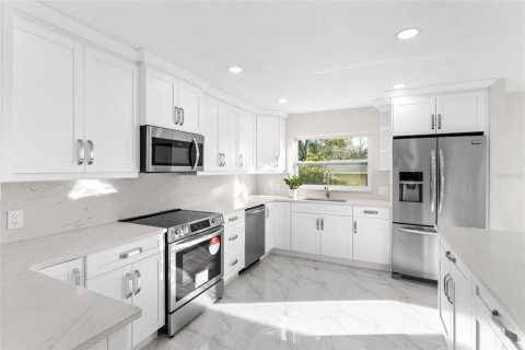 House in Oldsmar, Florida 4 bedrooms, 231.88 sq.m. № 1837834 - photo 8