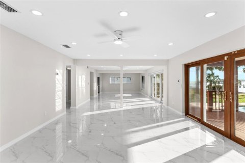 House in Oldsmar, Florida 4 bedrooms, 231.88 sq.m. № 1837834 - photo 13