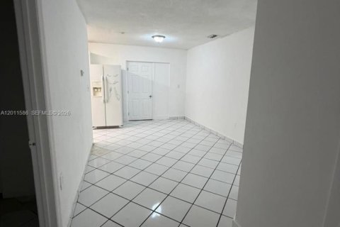 House in Homestead, Florida 5 bedrooms, 119.66 sq.m. № 2075298 - photo 3