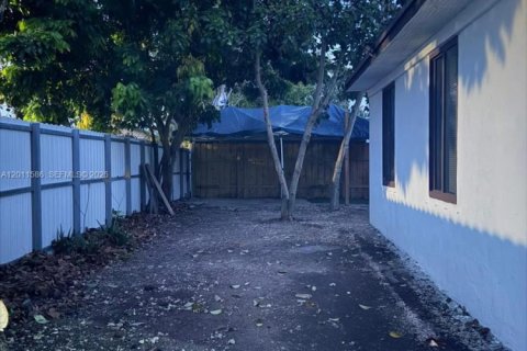 House in Homestead, Florida 5 bedrooms, 119.66 sq.m. № 2075298 - photo 9