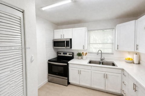 House in Homestead, Florida 5 bedrooms, 119.66 sq.m. № 2075298 - photo 2