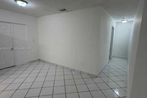 House in Homestead, Florida 5 bedrooms, 119.66 sq.m. № 2075298 - photo 4