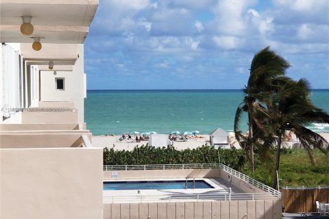 Copropriété à vendre à Miami Beach, Floride: 1 chambre, 61.22 m2 № 2038131 - photo 13