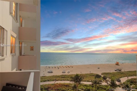 Condo à Miami Beach, Floride, 1 chambre  № 2038131