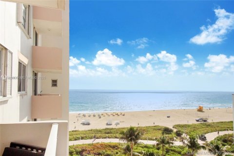 Copropriété à vendre à Miami Beach, Floride: 1 chambre, 61.22 m2 № 2038131 - photo 2