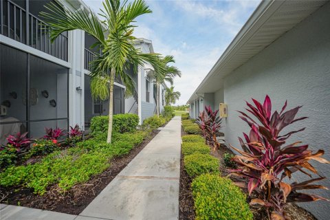 Copropriété à vendre à Punta Gorda, Floride: 2 chambres, 132.11 m2 № 2147454 - photo 3