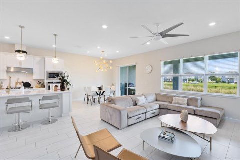Casa en venta en Orlando, Florida, 5 dormitorios, 264.49 m2 № 1808478 - foto 8