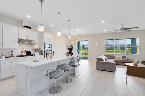 Casa en venta en Orlando, Florida, 5 dormitorios, 264.49 m2 № 1808478 - foto 4