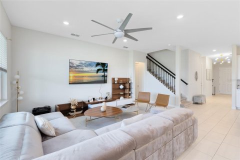 Casa en venta en Orlando, Florida, 5 dormitorios, 264.49 m2 № 1808478 - foto 9