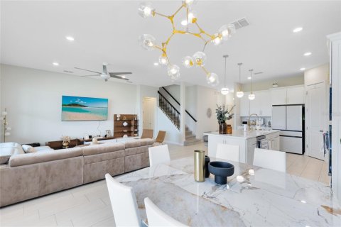 Casa en venta en Orlando, Florida, 5 dormitorios, 264.49 m2 № 1808478 - foto 7