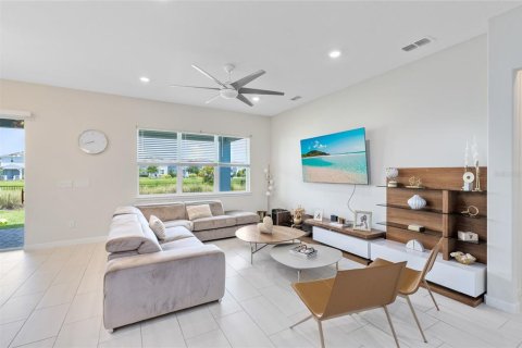Casa en venta en Orlando, Florida, 5 dormitorios, 264.49 m2 № 1808478 - foto 10