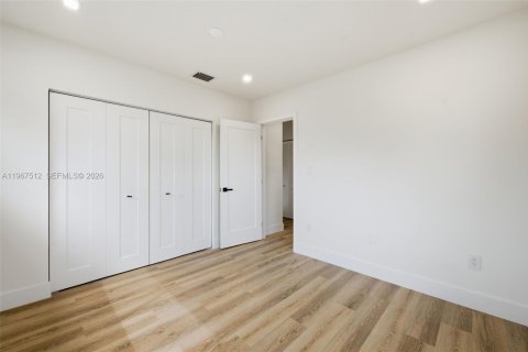 Casa en venta en Miami, Florida, 3 dormitorios, 134.24 m2 № 2028785 - foto 21