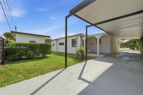 Casa en venta en Miami, Florida, 3 dormitorios, 134.24 m2 № 2028785 - foto 22