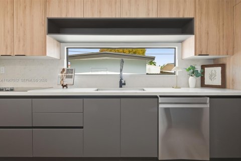 Casa en venta en Miami, Florida, 3 dormitorios, 134.24 m2 № 2028785 - foto 9