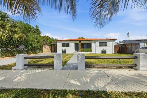 Casa en Miami, Florida 3 dormitorios, 134.24 m2 № 2028785