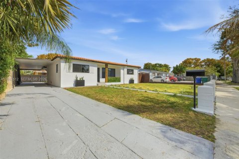 Casa en venta en Miami, Florida, 3 dormitorios, 134.24 m2 № 2028785 - foto 3