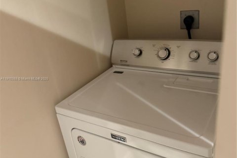 Condo in Sunny Isles Beach, Florida, 2 bedrooms  № 1966581 - photo 19