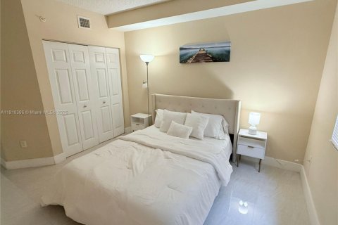 Condo in Sunny Isles Beach, Florida, 2 bedrooms  № 1966581 - photo 10