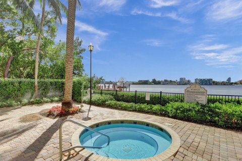 Condo in Sunny Isles Beach, Florida, 2 bedrooms  № 1966581 - photo 24