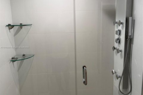 Condo in Sunny Isles Beach, Florida, 2 bedrooms  № 1966581 - photo 15