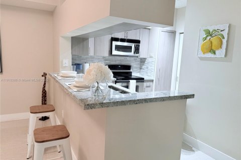 Condo in Sunny Isles Beach, Florida, 2 bedrooms  № 1966581 - photo 3