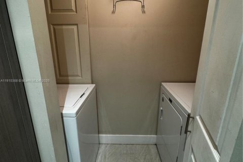 Condo in Sunny Isles Beach, Florida, 2 bedrooms  № 1966581 - photo 18