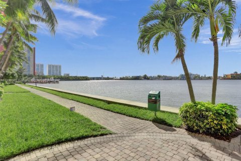 Condo in Sunny Isles Beach, Florida, 2 bedrooms  № 1966581 - photo 21