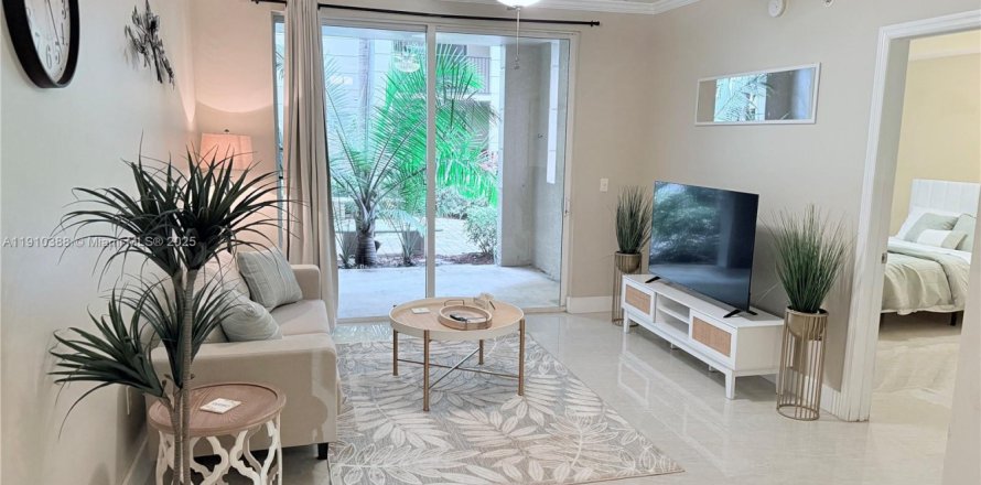 Condo in Sunny Isles Beach, Florida, 2 bedrooms  № 1966581