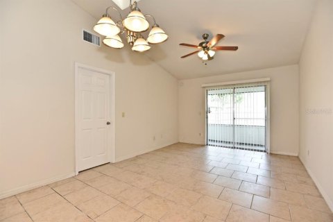 House in Orlando, Florida 2 bedrooms, 80.64 sq.m. № 1587711 - photo 6