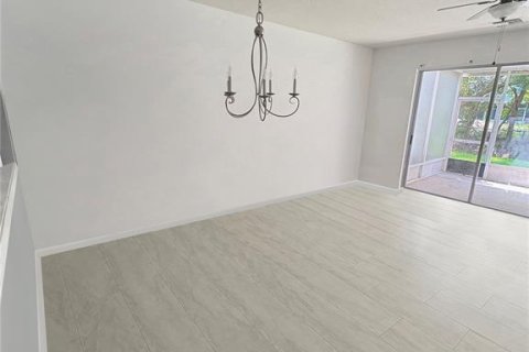 Touwnhouse à vendre à Riverview, Floride: 3 chambres, 152.73 m2 № 2215502 - photo 7