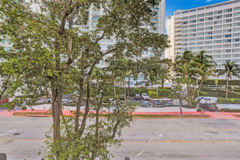 Купить кондоминиум в Майами-Бич, Флорида 2 спальни, 91.32м2, № 1940840 - фото 27
