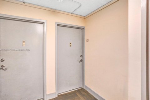 Купить кондоминиум в Майами-Бич, Флорида 2 спальни, 91.32м2, № 1940840 - фото 28