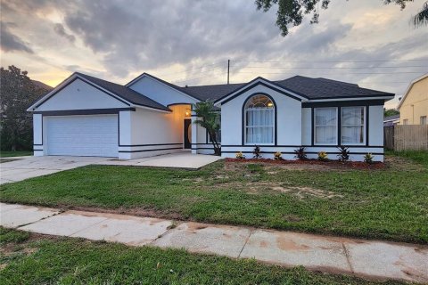 Villa ou maison à louer à Kissimmee, Floride: 4 chambres, 192.03 m2 № 2376578 - photo 2