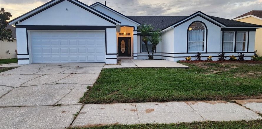 Villa ou maison à Kissimmee, Floride 4 chambres, 192.03 m2 № 2376578