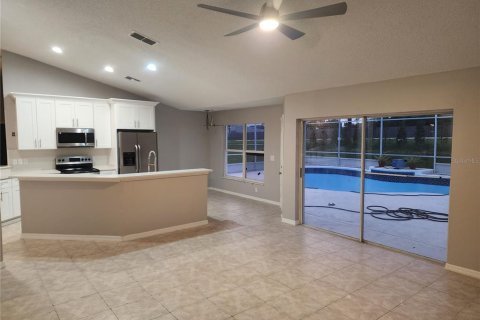 Villa ou maison à louer à Kissimmee, Floride: 4 chambres, 192.03 m2 № 2376578 - photo 3