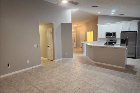 Villa ou maison à louer à Kissimmee, Floride: 4 chambres, 192.03 m2 № 2376578 - photo 4
