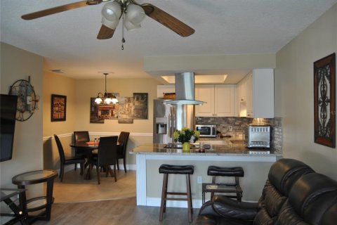 Condo in New Port Richey, Florida, 2 bedrooms  № 1909295 - photo 6