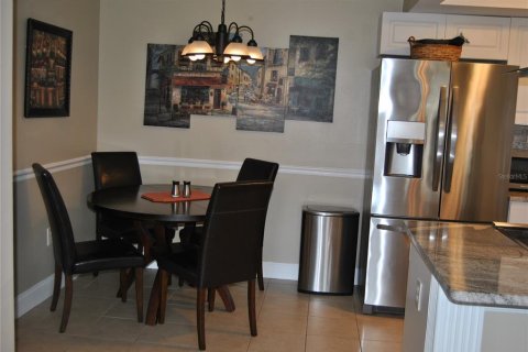 Condo in New Port Richey, Florida, 2 bedrooms  № 1909295 - photo 11