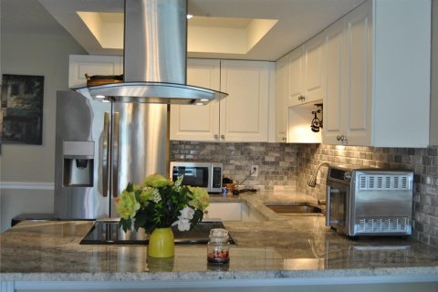 Condo in New Port Richey, Florida, 2 bedrooms  № 1909295 - photo 9