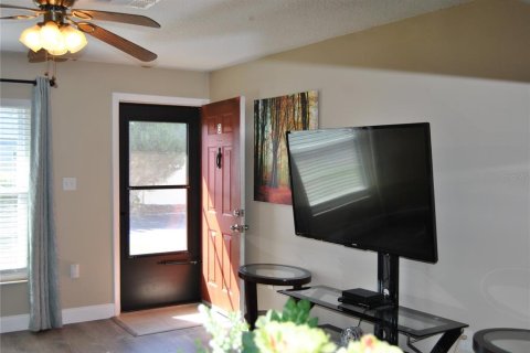 Condo in New Port Richey, Florida, 2 bedrooms  № 1909295 - photo 3