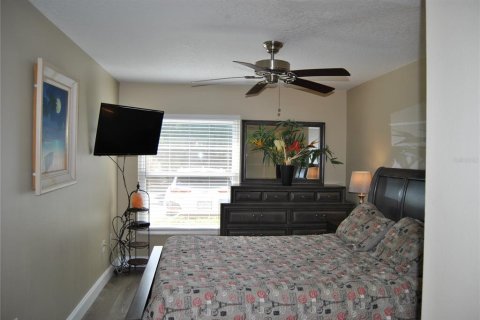Condo in New Port Richey, Florida, 2 bedrooms  № 1909295 - photo 14
