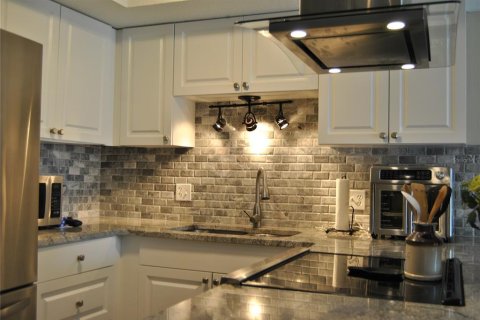 Condo in New Port Richey, Florida, 2 bedrooms  № 1909295 - photo 7