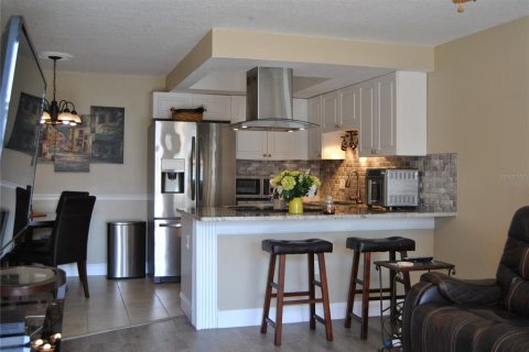 Condo in New Port Richey, Florida, 2 bedrooms  № 1909295 - photo 5