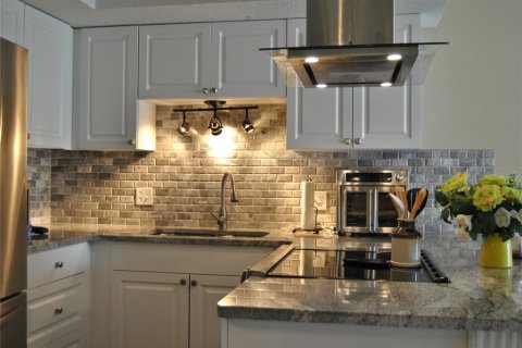 Condo in New Port Richey, Florida, 2 bedrooms  № 1909295 - photo 8