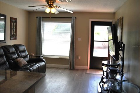 Condo in New Port Richey, Florida, 2 bedrooms  № 1909295 - photo 4